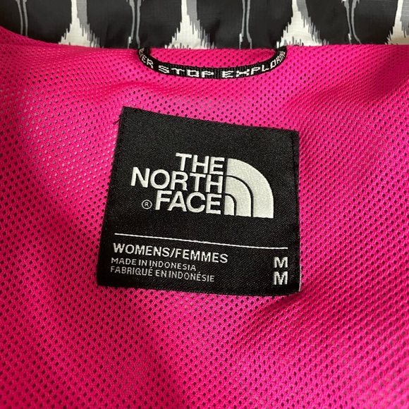 The North Face Women's Black and White Patterned Rain Jacket with Pink Accents - Picture 10 of 10